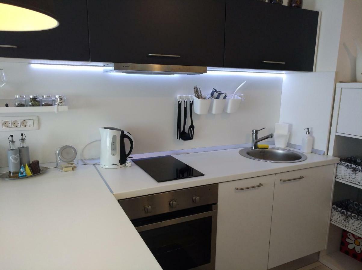 New Studio Apartment Sun With Free Parking Zagabria Esterno foto