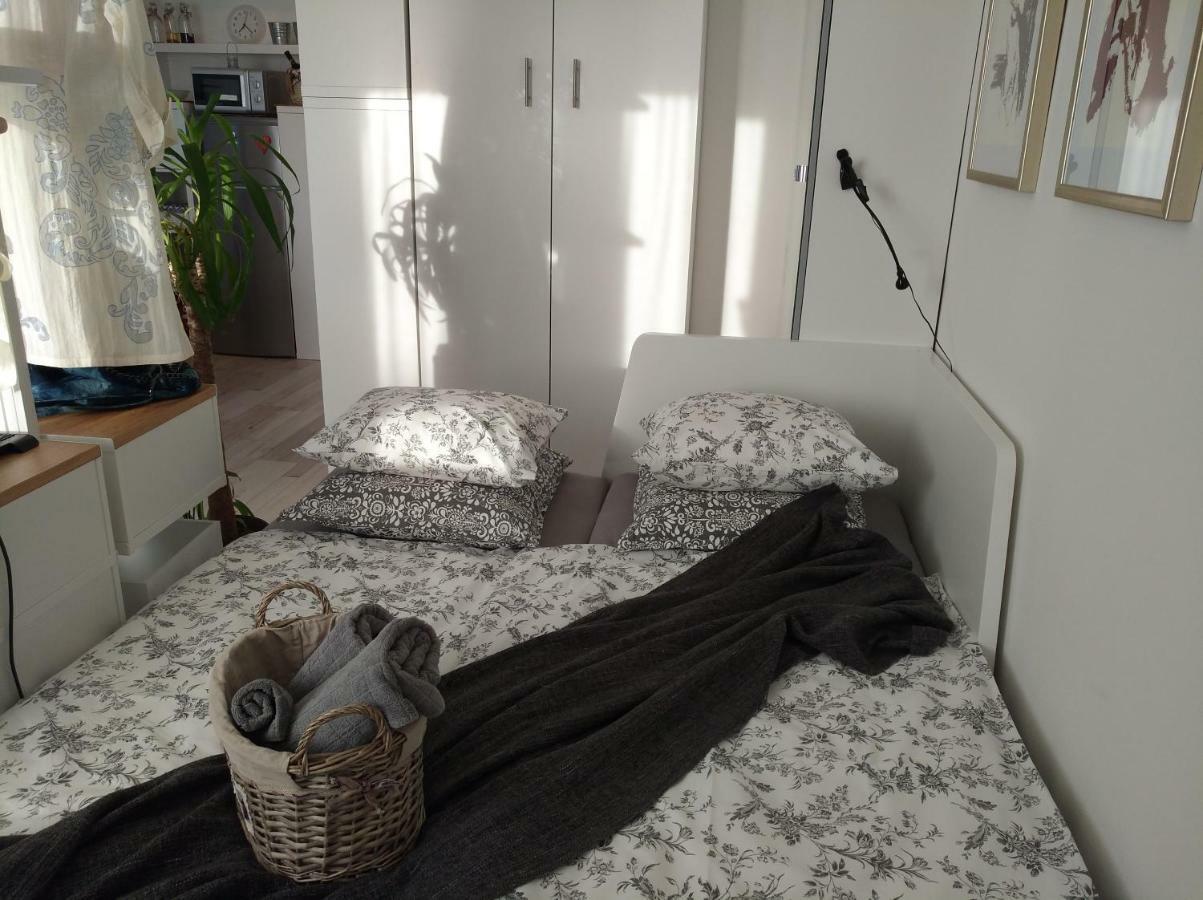 New Studio Apartment Sun With Free Parking Zagabria Esterno foto
