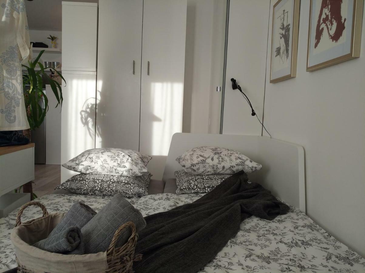 New Studio Apartment Sun With Free Parking Zagabria Esterno foto