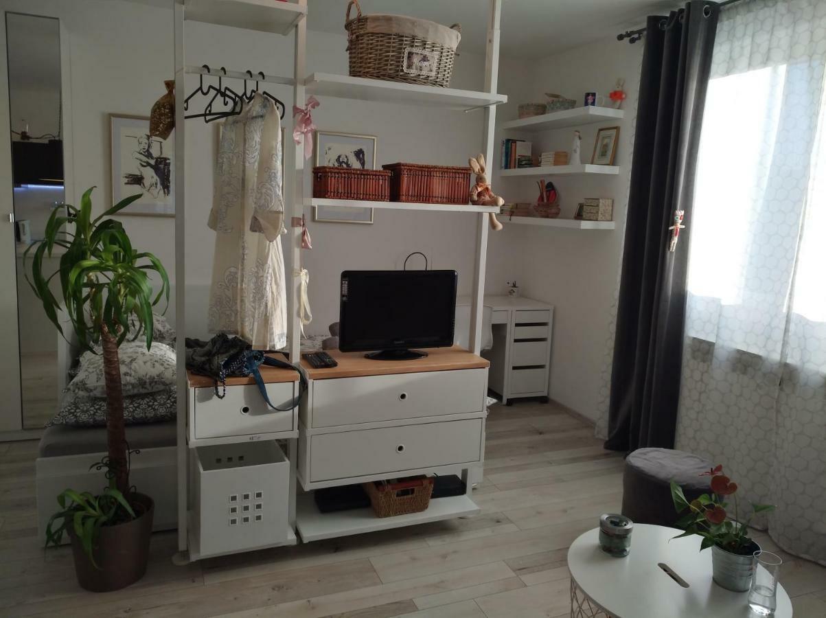New Studio Apartment Sun With Free Parking Zagabria Esterno foto